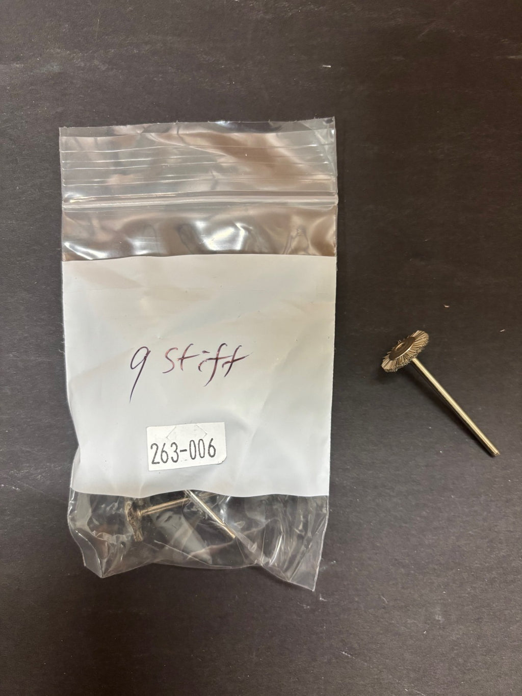 [Robinson] Brush #9 Stiff &Extra Stiff, 11 Stiff, 12 Stiff &Extra Stiff (12 Ea)