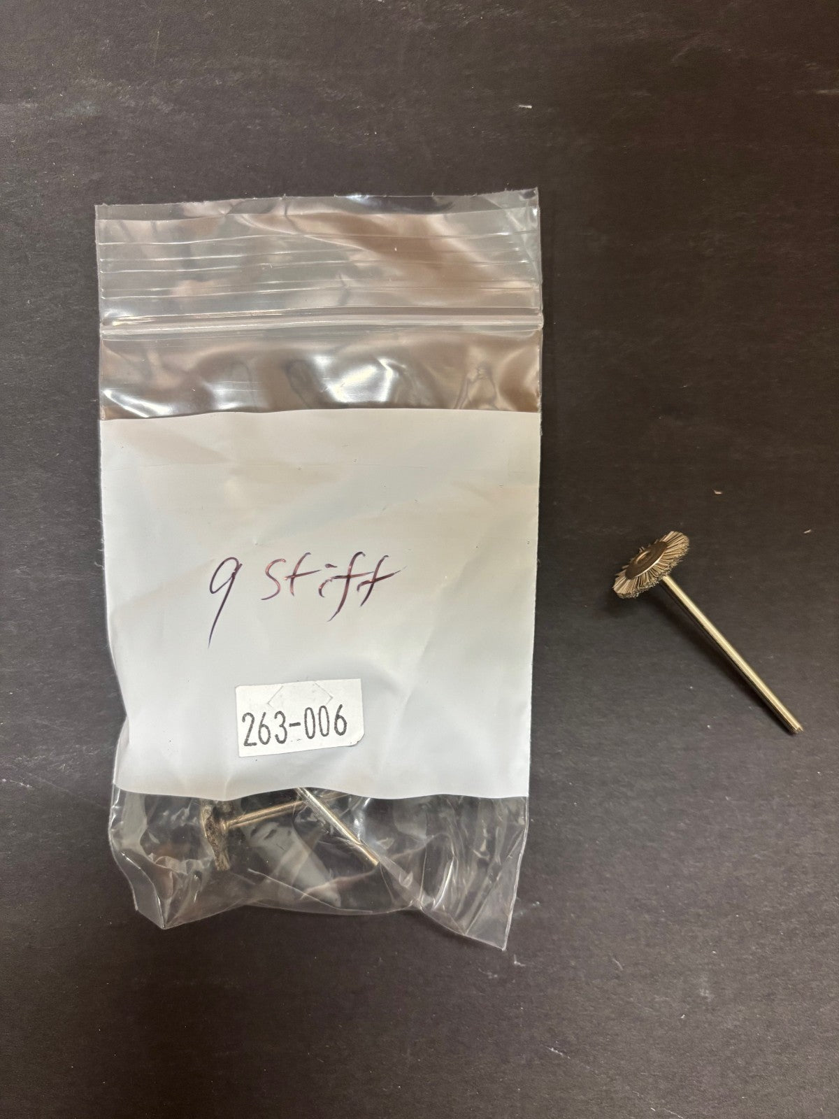 [Robinson] Brush #9 Stiff &Extra Stiff, 11 Stiff, 12 Stiff &Extra Stiff (12 Ea)