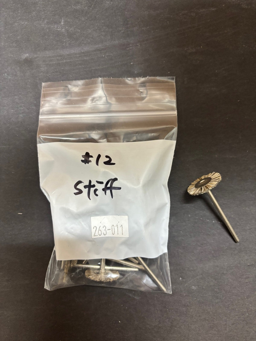 [Robinson] Brush #9 Stiff &Extra Stiff, 11 Stiff, 12 Stiff &Extra Stiff (12 Ea)