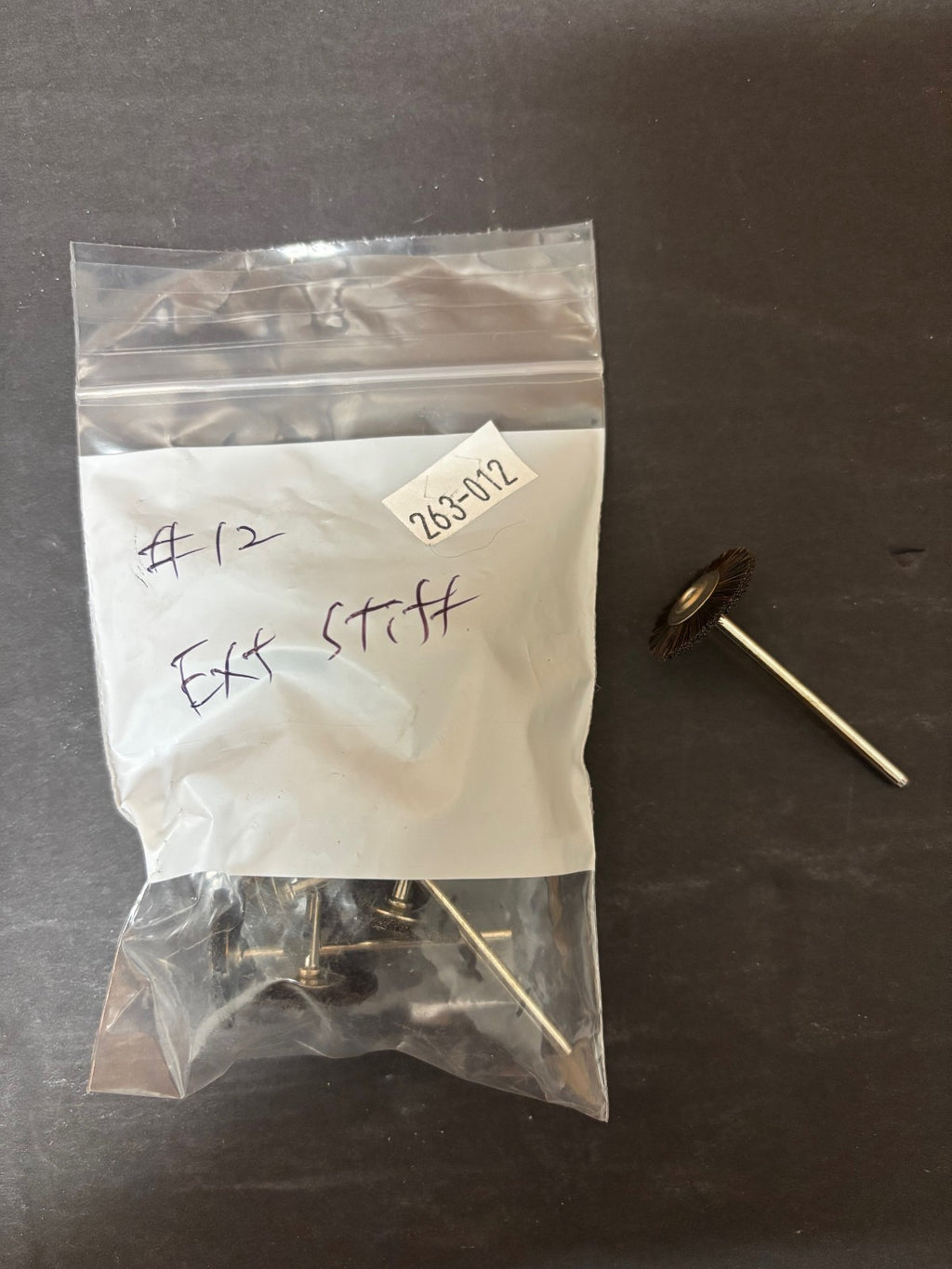 [Robinson] Brush #9 Stiff &Extra Stiff, 11 Stiff, 12 Stiff &Extra Stiff (12 Ea)