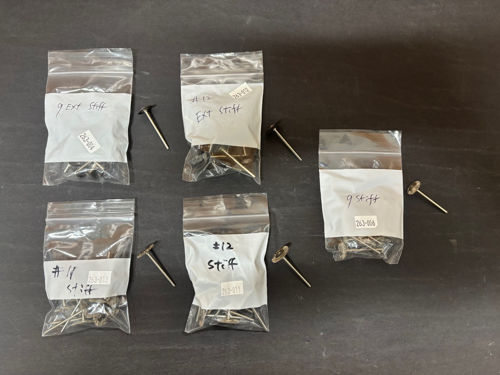 [Robinson] Brush #9 Stiff &Extra Stiff, 11 Stiff, 12 Stiff &Extra Stiff (12 Ea)